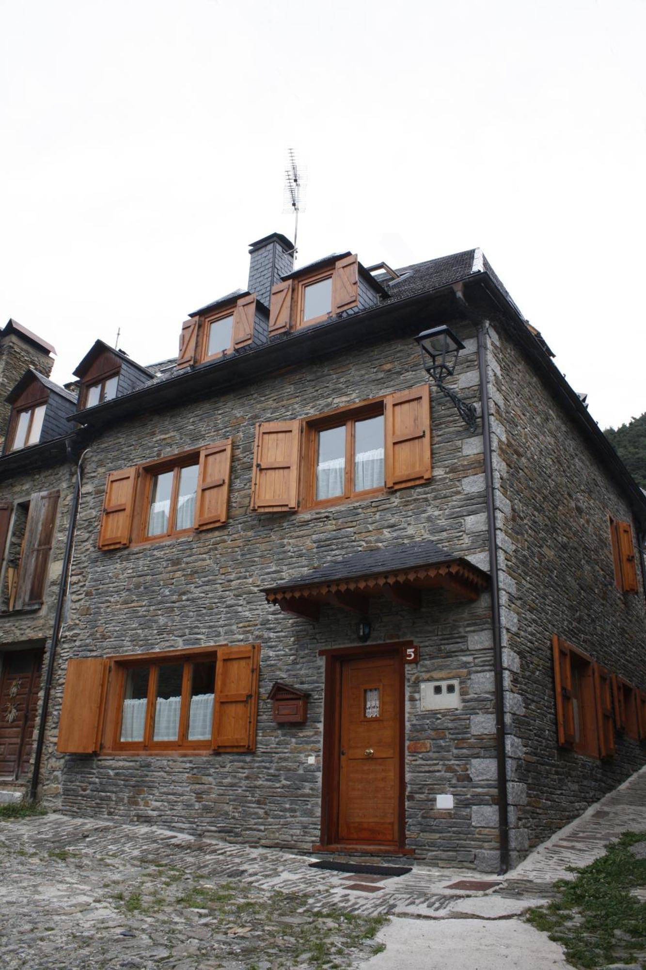 Apartamentos Valle De Aran Mont Bagian luar foto